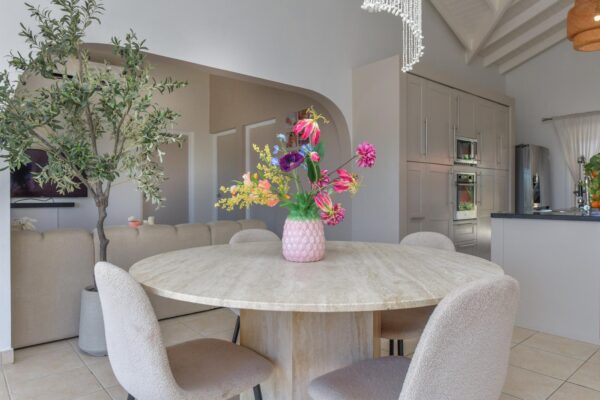 Beach woonhuis eettafel gezellig